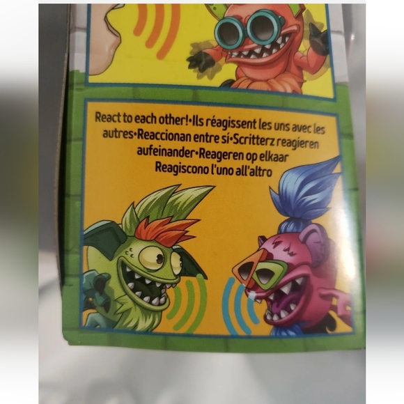 :* 2 new Scritterz Scabz and battyz Interactive Collectible Jungle Creatures - Picture 8 of 10